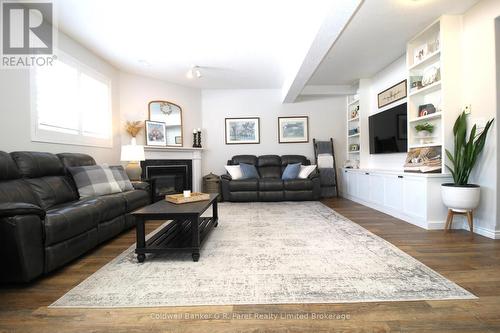 32 Macdonald Crescent, Brantford, ON - Indoor Photo Showing Living Room With Fireplace