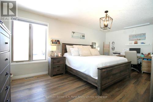 32 Macdonald Crescent, Brantford, ON - Indoor Photo Showing Bedroom