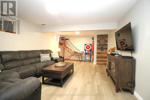 32 Macdonald Crescent, Brantford, ON - Indoor Photo Showing Living Room