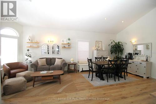 32 Macdonald Crescent, Brantford, ON - Indoor