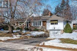 327 STRATHCONA DRIVE  Burlington, ON L7L 2E2