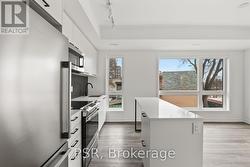 TH13 - 40 ED CLARK GARDENS BOULEVARD  Toronto, ON M6N 0B5