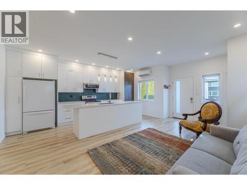 490 Eckhardt Avenue Unit# 101, Penticton, BC - Indoor Photo Showing Other Room