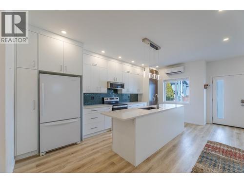 490 Eckhardt Avenue Unit# 101, Penticton, BC - Indoor Photo Showing Kitchen