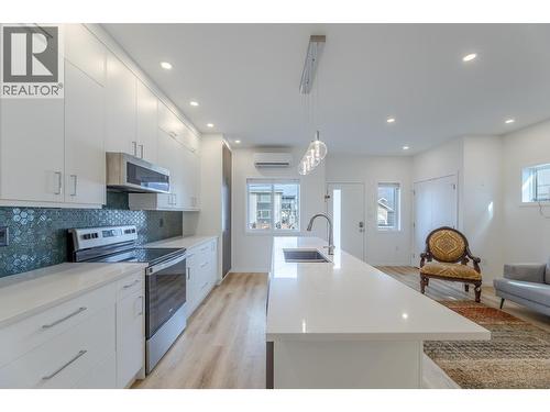490 Eckhardt Avenue Unit# 101, Penticton, BC - Indoor Photo Showing Kitchen With Upgraded Kitchen