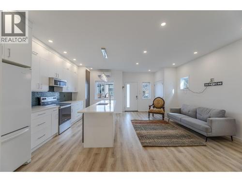 490 Eckhardt Avenue Unit# 101, Penticton, BC - Indoor Photo Showing Kitchen