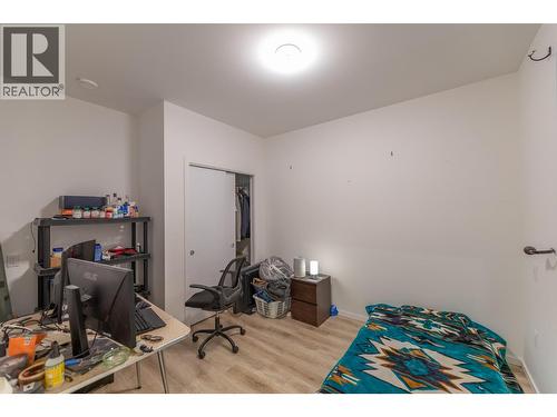 490 Eckhardt Avenue Unit# 101, Penticton, BC - Indoor Photo Showing Bedroom