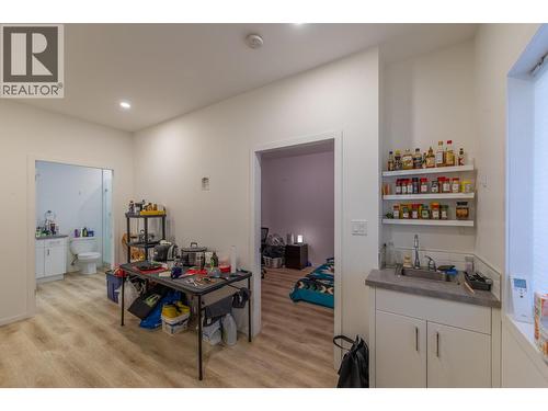 490 Eckhardt Avenue Unit# 101, Penticton, BC - Indoor Photo Showing Other Room