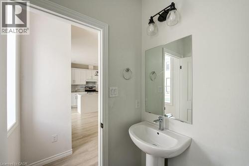 435 Callaway Road Unit# 37, London, ON - Indoor Photo Showing Bathroom