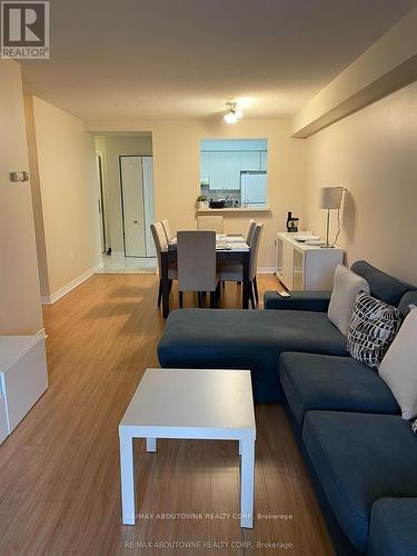 302 - 88 Grandview Way, Toronto, ON - Indoor Photo Showing Living Room