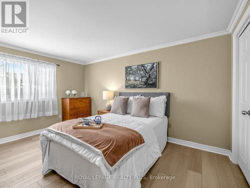4138 Marigold Crescent, Mississauga, ON - Indoor Photo Showing Bedroom
