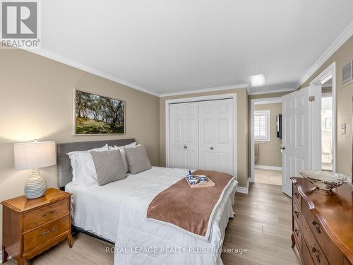 4138 Marigold Crescent, Mississauga, ON - Indoor Photo Showing Bedroom