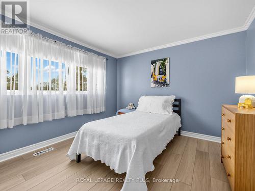 4138 Marigold Crescent, Mississauga, ON - Indoor Photo Showing Bedroom
