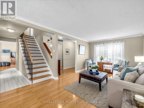 4138 Marigold Crescent, Mississauga, ON - Indoor Photo Showing Living Room