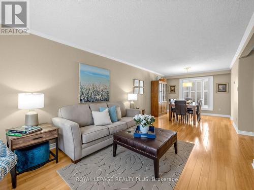 4138 Marigold Crescent, Mississauga, ON - Indoor Photo Showing Living Room