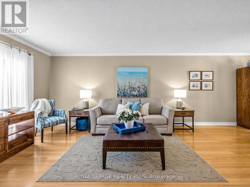 4138 Marigold Crescent, Mississauga, ON - Indoor Photo Showing Living Room