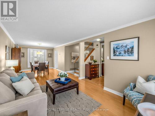 4138 Marigold Crescent, Mississauga, ON - Indoor Photo Showing Living Room