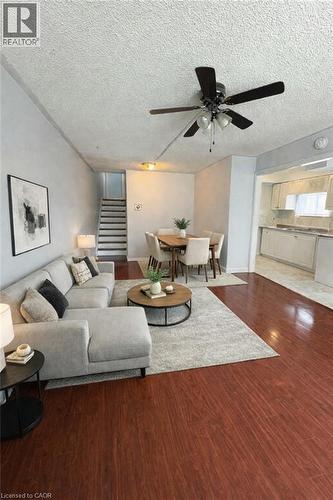 7465 Discus Crescent, Mississauga, ON - Indoor Photo Showing Living Room