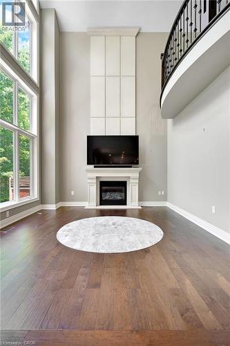 258 Edgewater Crescent Unit# 8, Kitchener, ON - Indoor Photo Showing Living Room With Fireplace