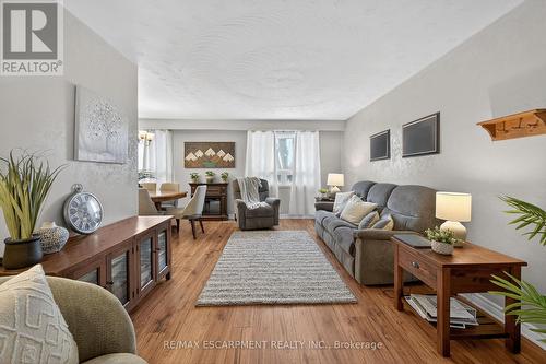 789 Rymal Road, Hamilton, ON - Indoor Photo Showing Living Room