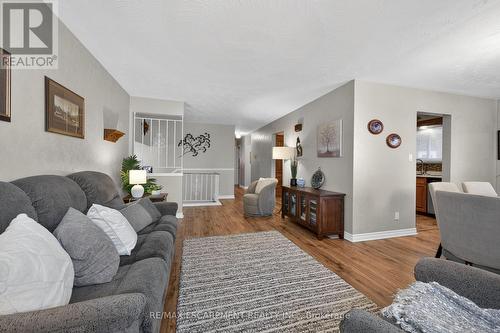 789 Rymal Road, Hamilton, ON - Indoor Photo Showing Living Room