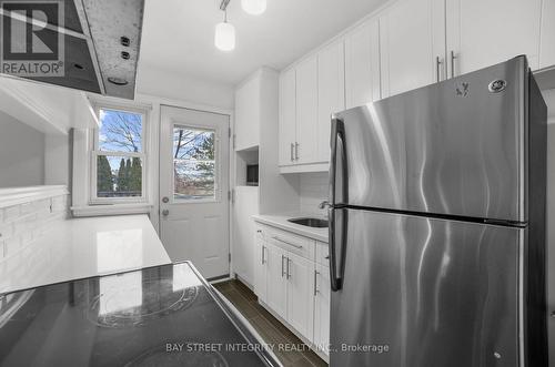 53 Paradise Road S, Hamilton, ON - Indoor Photo Showing Kitchen