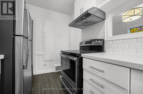 53 Paradise Road S, Hamilton, ON - Indoor Photo Showing Kitchen