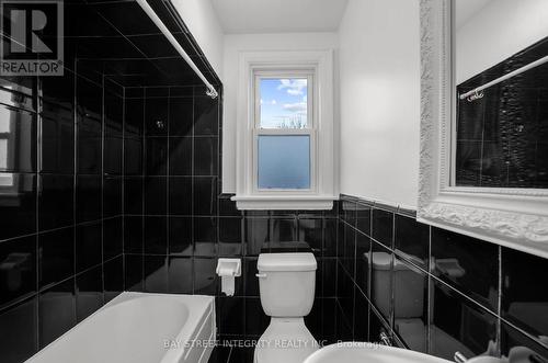 53 Paradise Road S, Hamilton, ON - Indoor Photo Showing Bathroom