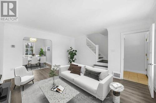 53 Paradise Road S, Hamilton, ON - Indoor Photo Showing Living Room