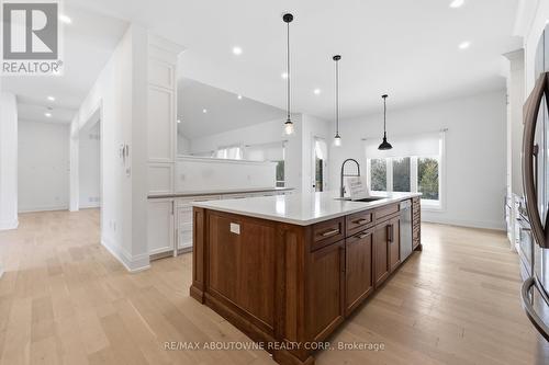 9042 Sideroad 10, Erin, ON - Indoor Photo Showing Kitchen With Upgraded Kitchen