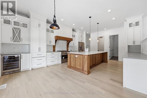 9042 Sideroad 10, Erin, ON - Indoor Photo Showing Kitchen With Upgraded Kitchen