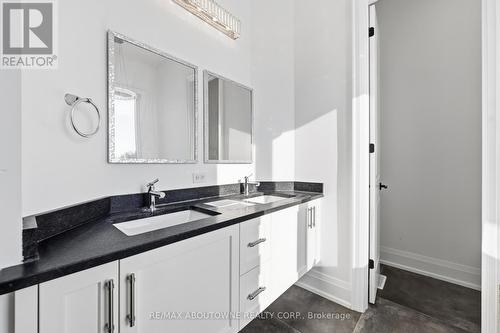 9042 Sideroad 10, Erin, ON - Indoor Photo Showing Bathroom