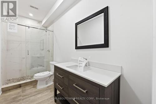 9042 Sideroad 10, Erin, ON - Indoor Photo Showing Bathroom