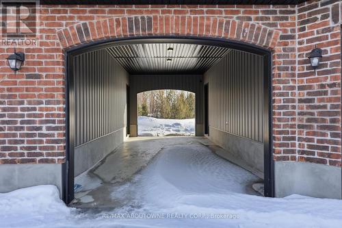 9042 Sideroad 10, Erin, ON - Outdoor With Exterior