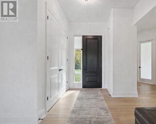 9042 Sideroad 10, Erin, ON - Indoor Photo Showing Other Room