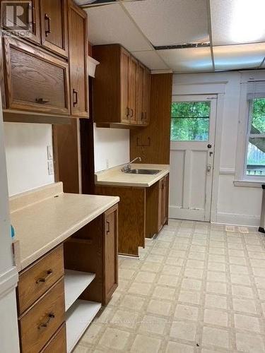 38 North Oval, Hamilton, ON - Indoor Photo Showing Kitchen