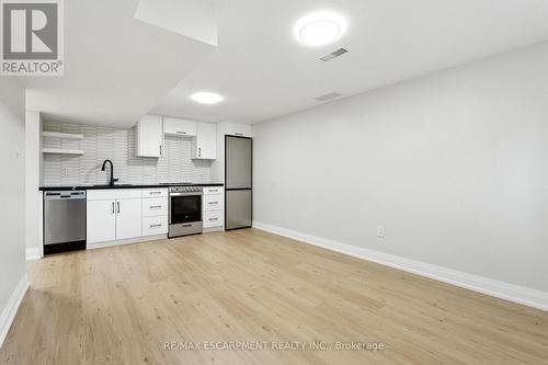 UNIT B - 929 Upper Ottawa Street, Hamilton, ON - Indoor Photo Showing Kitchen