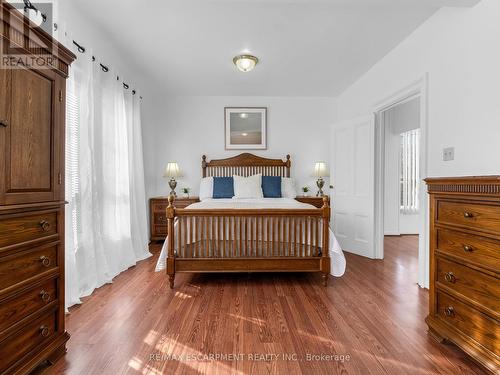 93 Murray Street E, Hamilton, ON - Indoor Photo Showing Bedroom