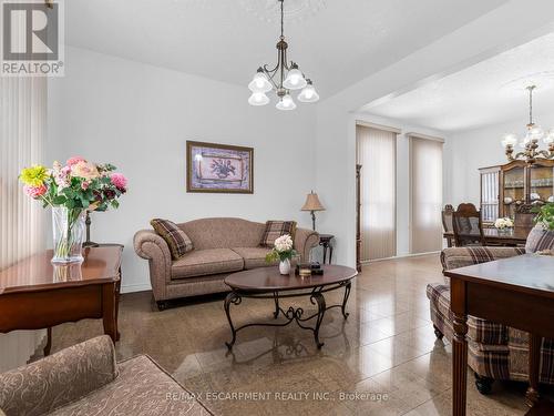 93 Murray Street E, Hamilton, ON - Indoor Photo Showing Living Room