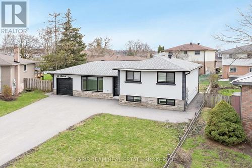 66 PEACOCK LANE  Barrie, ON L4N 3R9