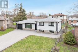 66 PEACOCK LANE Barrie, ON L4N 3R9