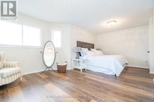 31 Etherington Crescent, Barrie, ON - Indoor Photo Showing Bedroom