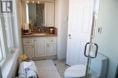 6643 Mockingbird Lane, Mississauga, ON - Indoor Photo Showing Bathroom