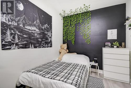 58 East 22Nd Street, Hamilton, ON - Indoor Photo Showing Bedroom