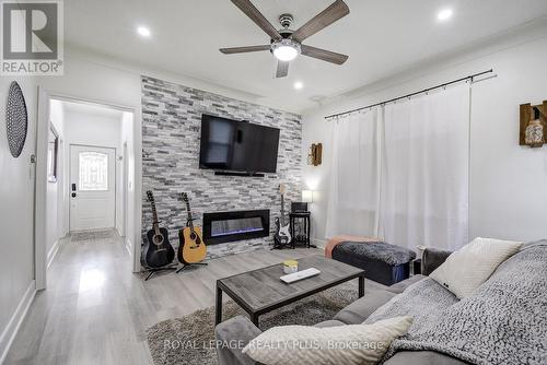 58 East 22Nd Street, Hamilton, ON - Indoor Photo Showing Living Room With Fireplace