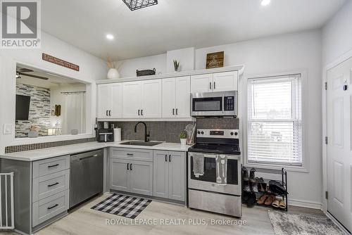58 East 22Nd Street, Hamilton, ON - Indoor Photo Showing Kitchen With Stainless Steel Kitchen