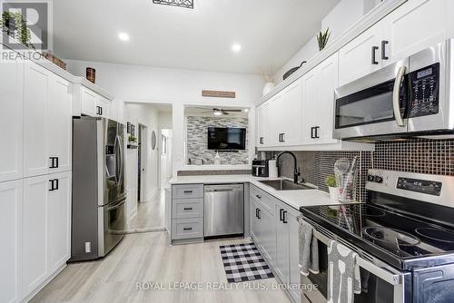 58 East 22Nd Street, Hamilton, ON - Indoor Photo Showing Kitchen With Stainless Steel Kitchen With Upgraded Kitchen