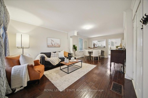171 Paling Avenue, Hamilton, ON - Indoor Photo Showing Living Room