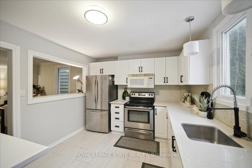 171 Paling Avenue, Hamilton, ON - Indoor Photo Showing Kitchen