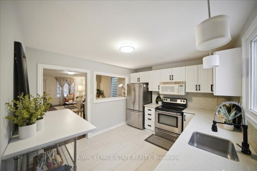 171 Paling Avenue, Hamilton, ON - Indoor Photo Showing Kitchen